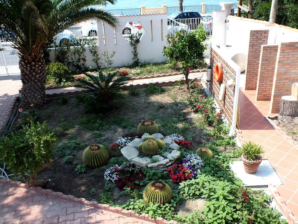 B&B Villa Sul Mare Melito Di Porto Salvo Exteriör bild