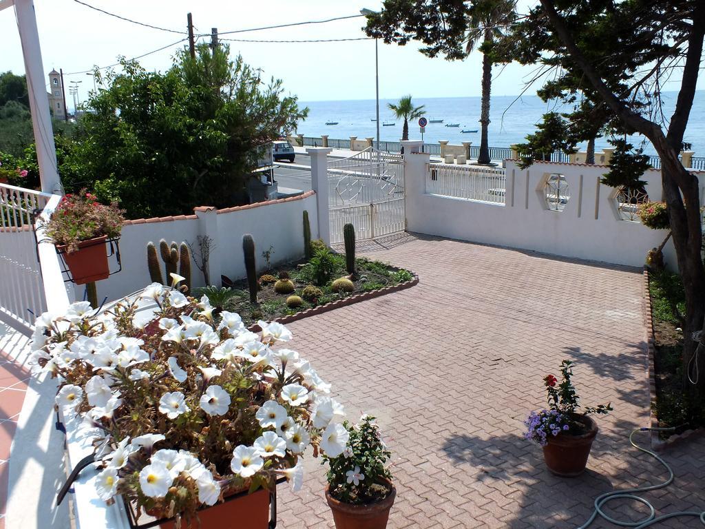 B&B Villa Sul Mare Melito Di Porto Salvo Exteriör bild