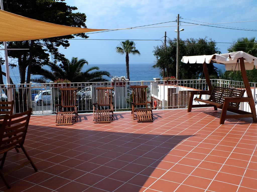 B&B Villa Sul Mare Melito Di Porto Salvo Exteriör bild
