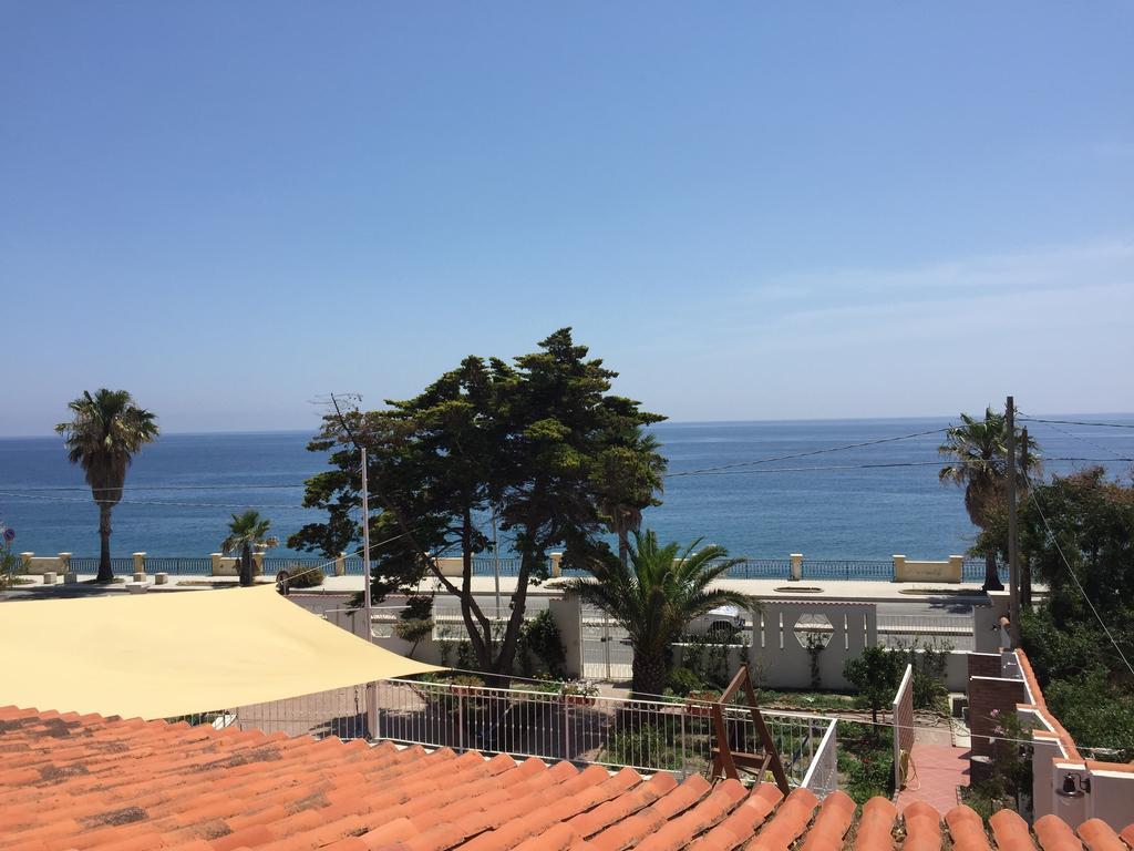 B&B Villa Sul Mare Melito Di Porto Salvo Exteriör bild