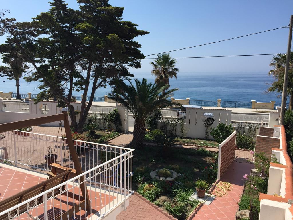 B&B Villa Sul Mare Melito Di Porto Salvo Exteriör bild