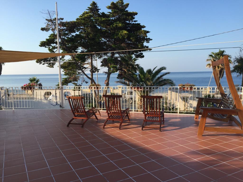 B&B Villa Sul Mare Melito Di Porto Salvo Exteriör bild