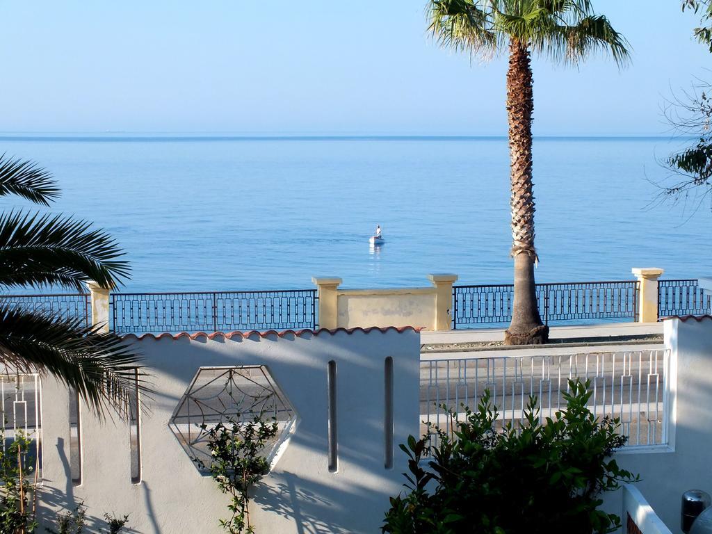 B&B Villa Sul Mare Melito Di Porto Salvo Exteriör bild