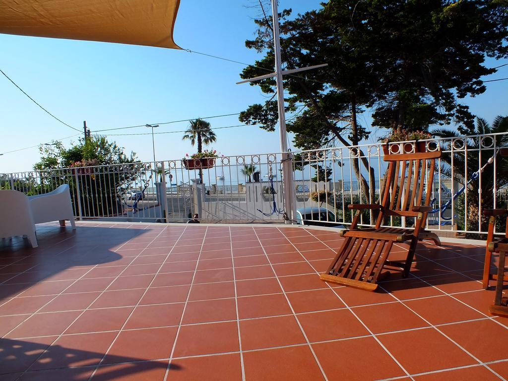 B&B Villa Sul Mare Melito Di Porto Salvo Exteriör bild